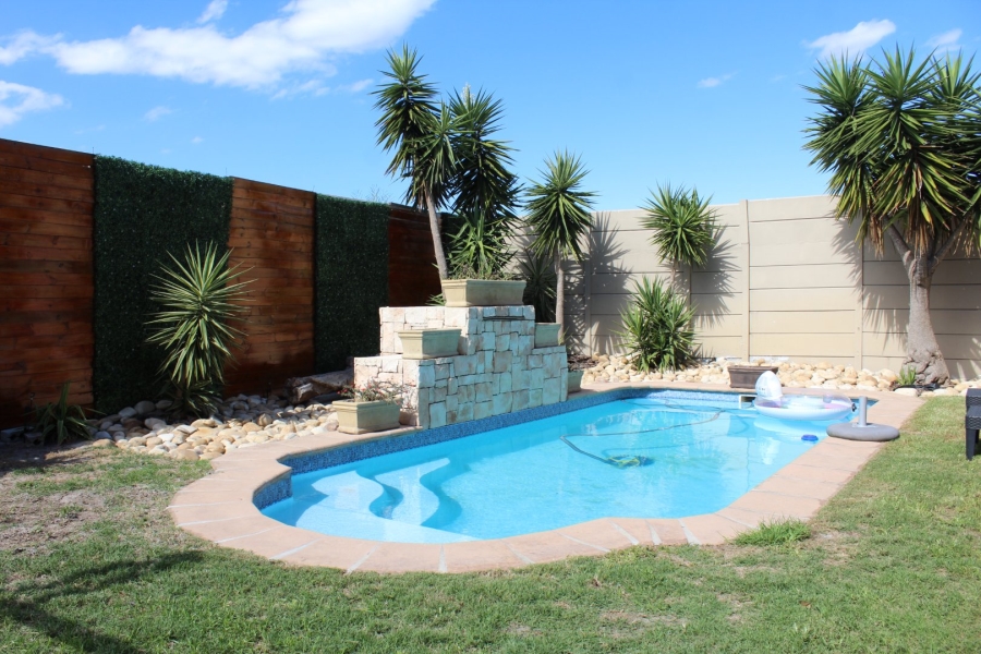 4 Bedroom Property for Sale in Rouxville Western Cape